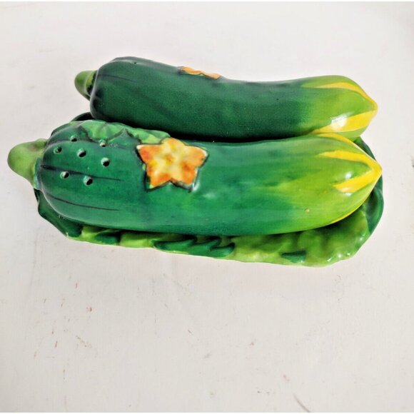 Vintage Cucumber Salt and Pepper Shakers & Underplate Hinode Japan 1950's - Picture 1 of 13